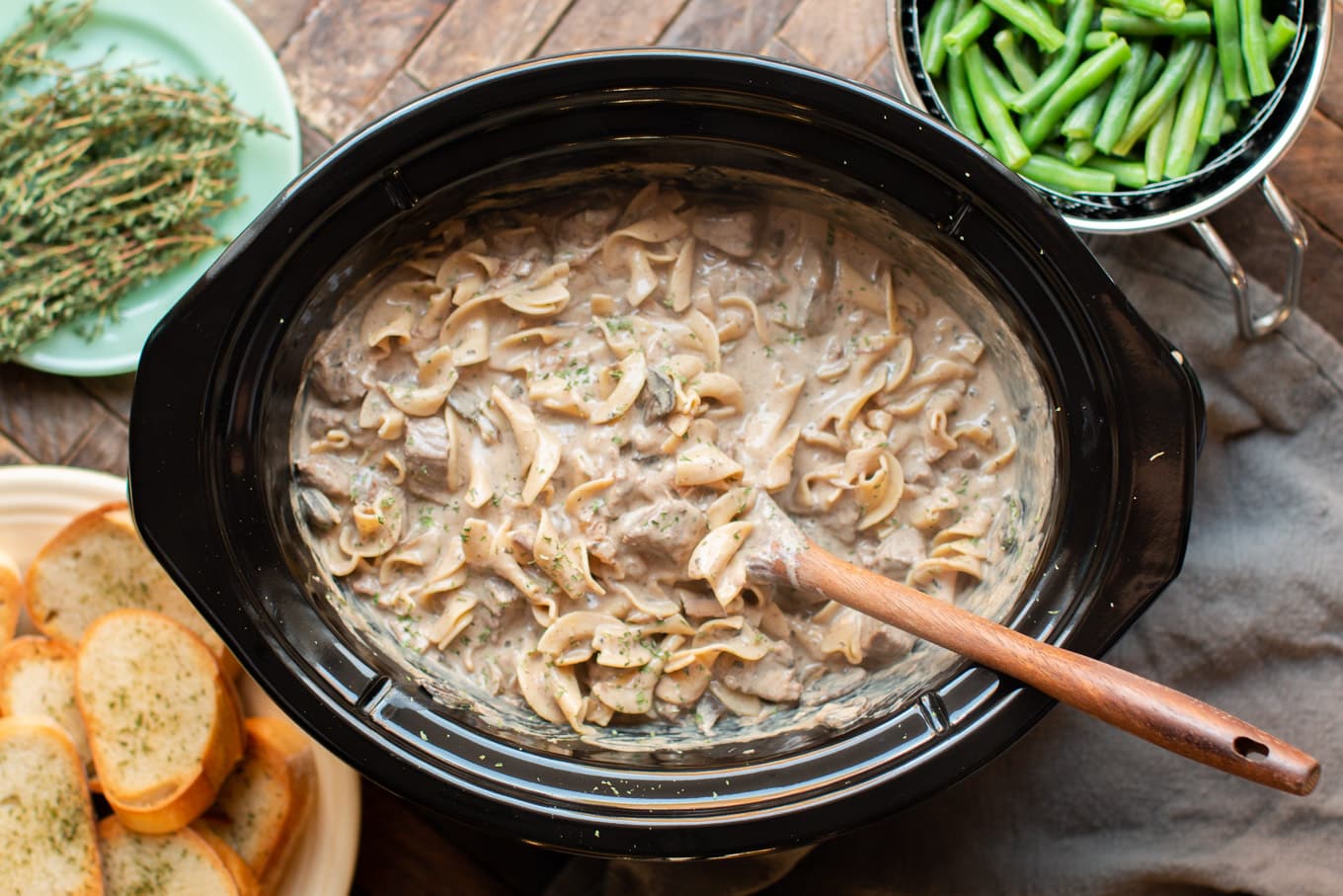 Easy Slow Cooker Beef Stroganoff: Family-Loved & Creamy